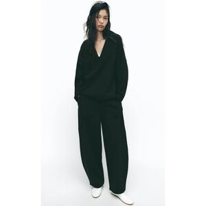 Zara black v-neck oversized minimalistic top
